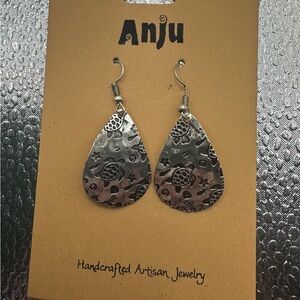 Anju Sachi silver toned hammered turtle dangle earrings 1 x 1.5” long